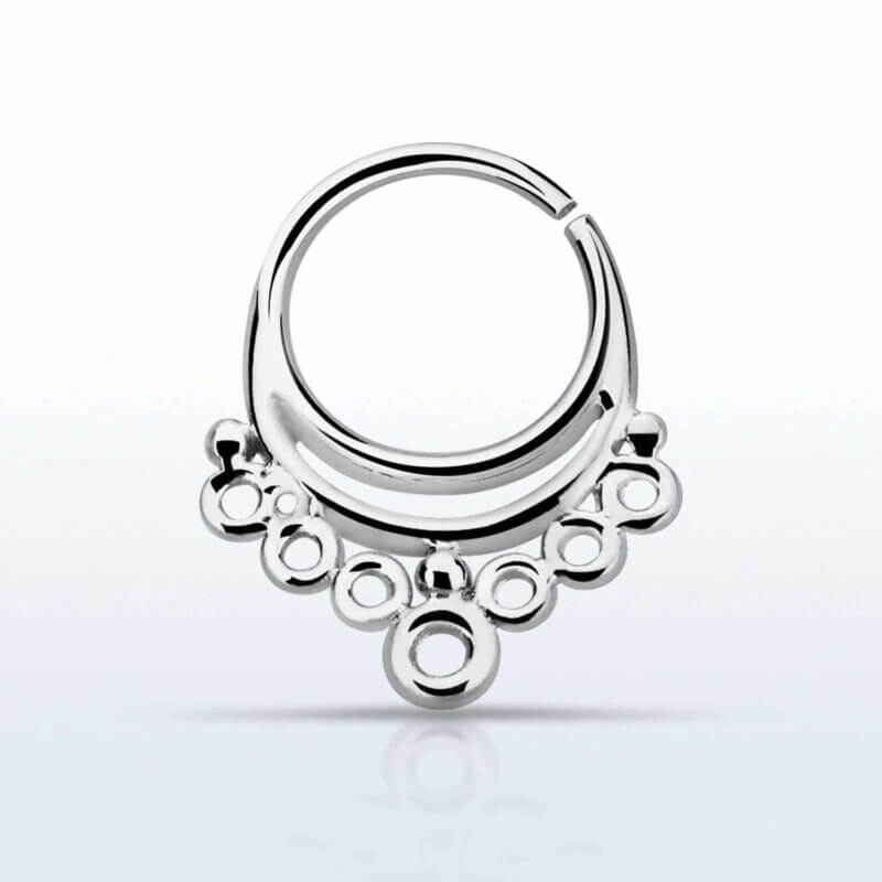 Septumpiercing med indisk design