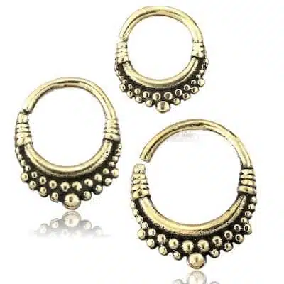 Böjbar Septum Ring i Mässing Dotz