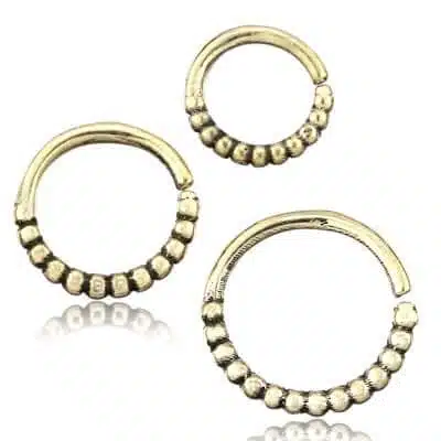 Böjbar Septum Ring i Mässing Dots