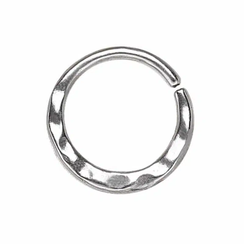 Septumpiercing med ojämn effekt