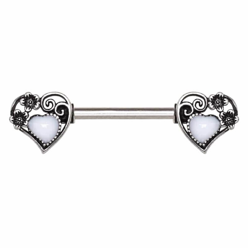 Bröstpiercing i Steampunk-design med hjärtan