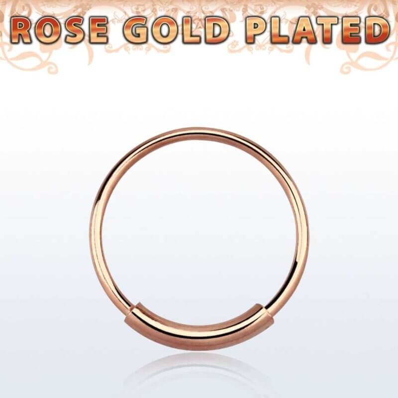 Näspiercing med plätering i roséguld