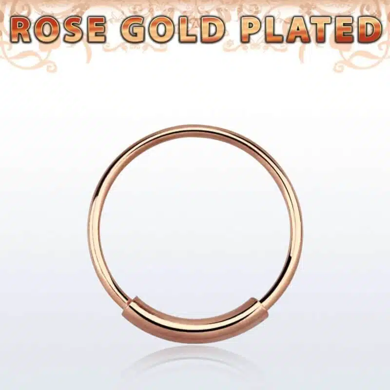 Näspiercing med plätering i roséguld