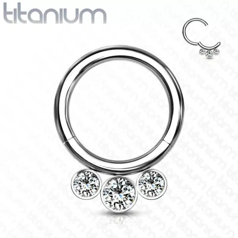Segment Clicker Ring Titanium med 3 Kristaller